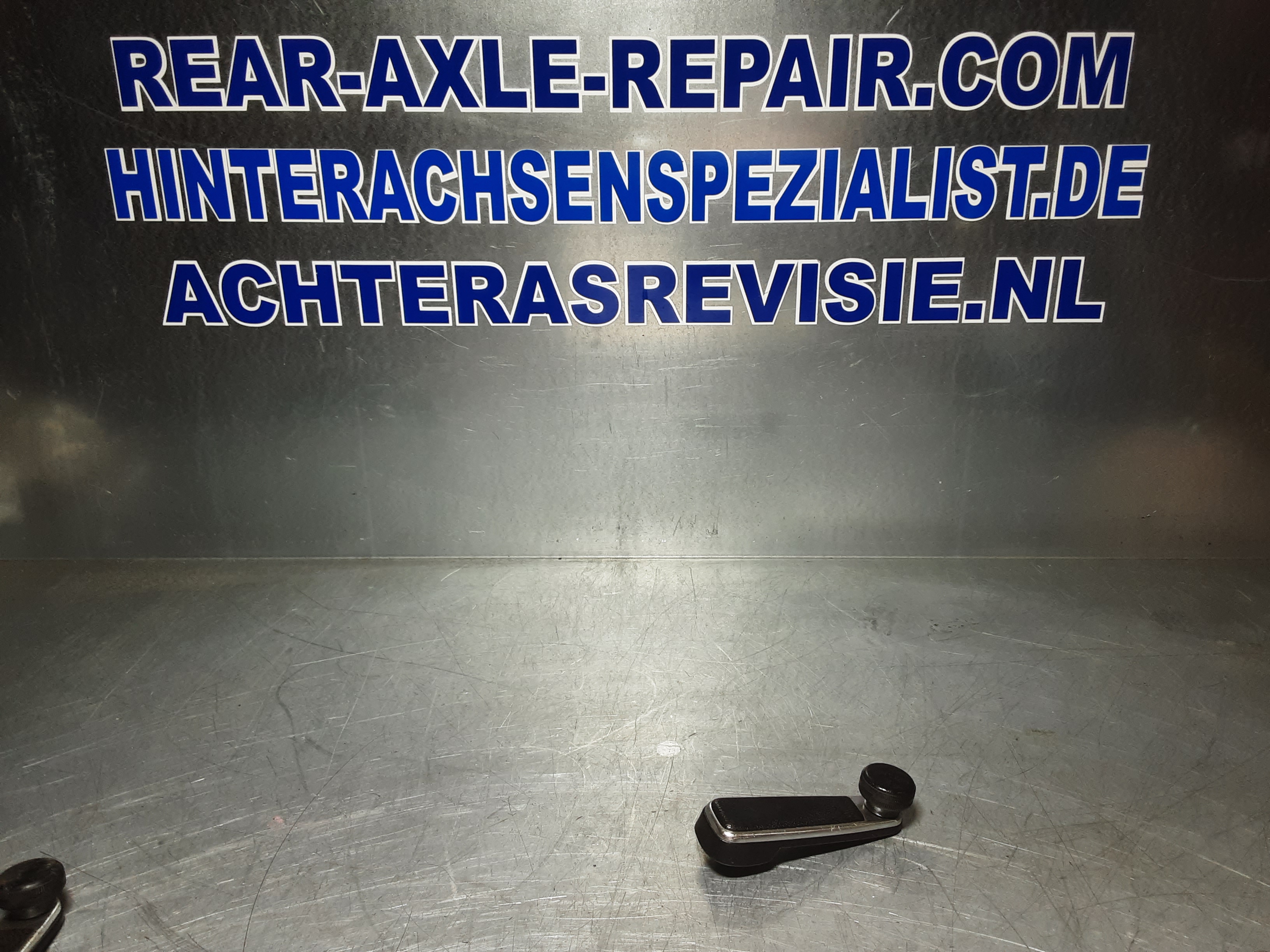 Raamslinger Opel Ascona B, Manta B, zwart met chroom.