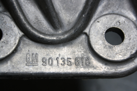 Opel Ascona C motorbevestiging links achter.
