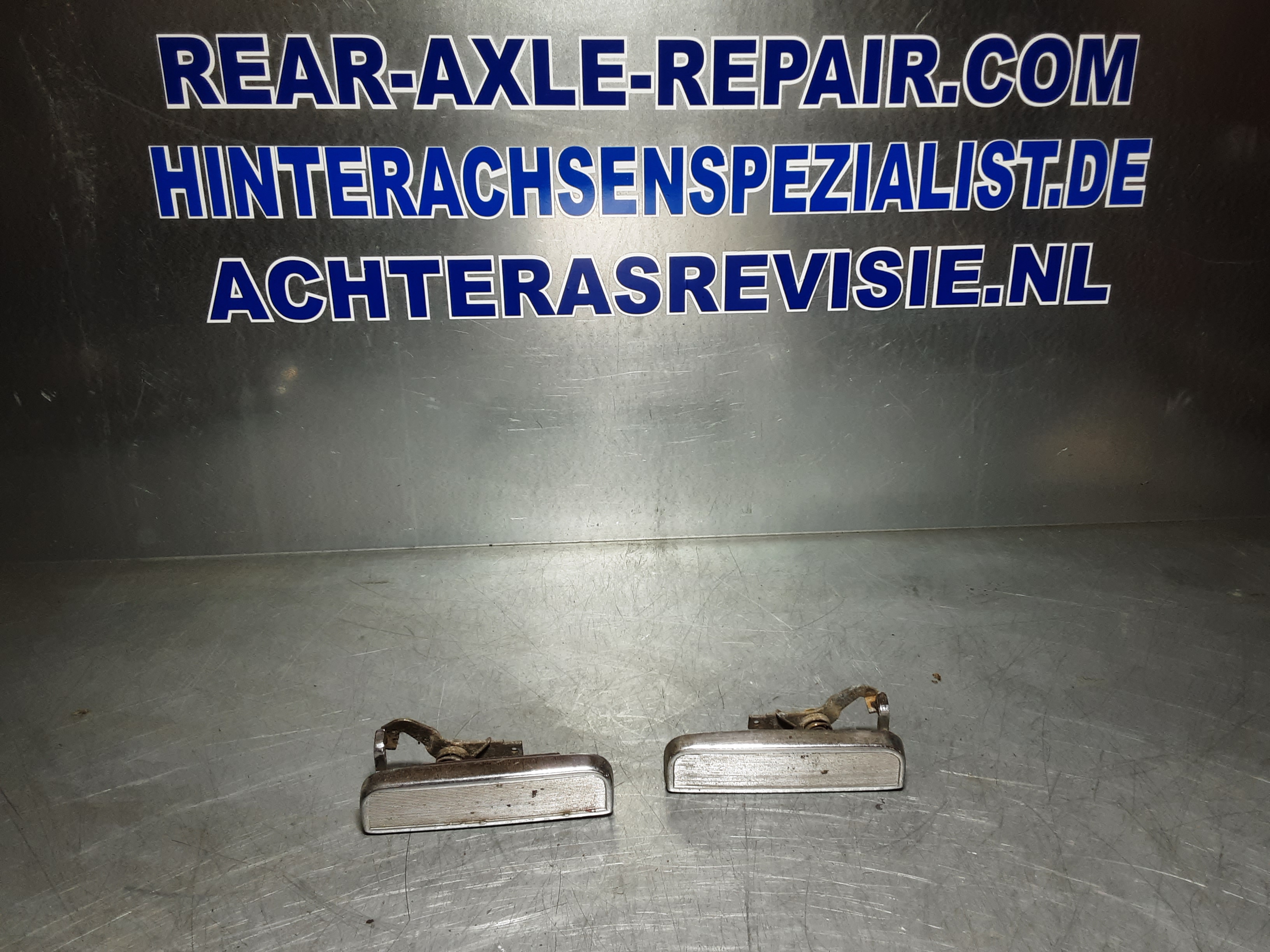 Deurklink, deurgreep rechts en links Opel Ascona B, Manta B, chroom.