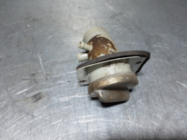 Benzine vulhals, vermoedelijk Opel Kadett B sedan.