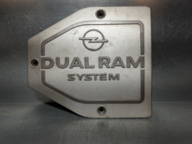 Dual Ram system deksel van een Opel  Senator 3.0 24V motor.