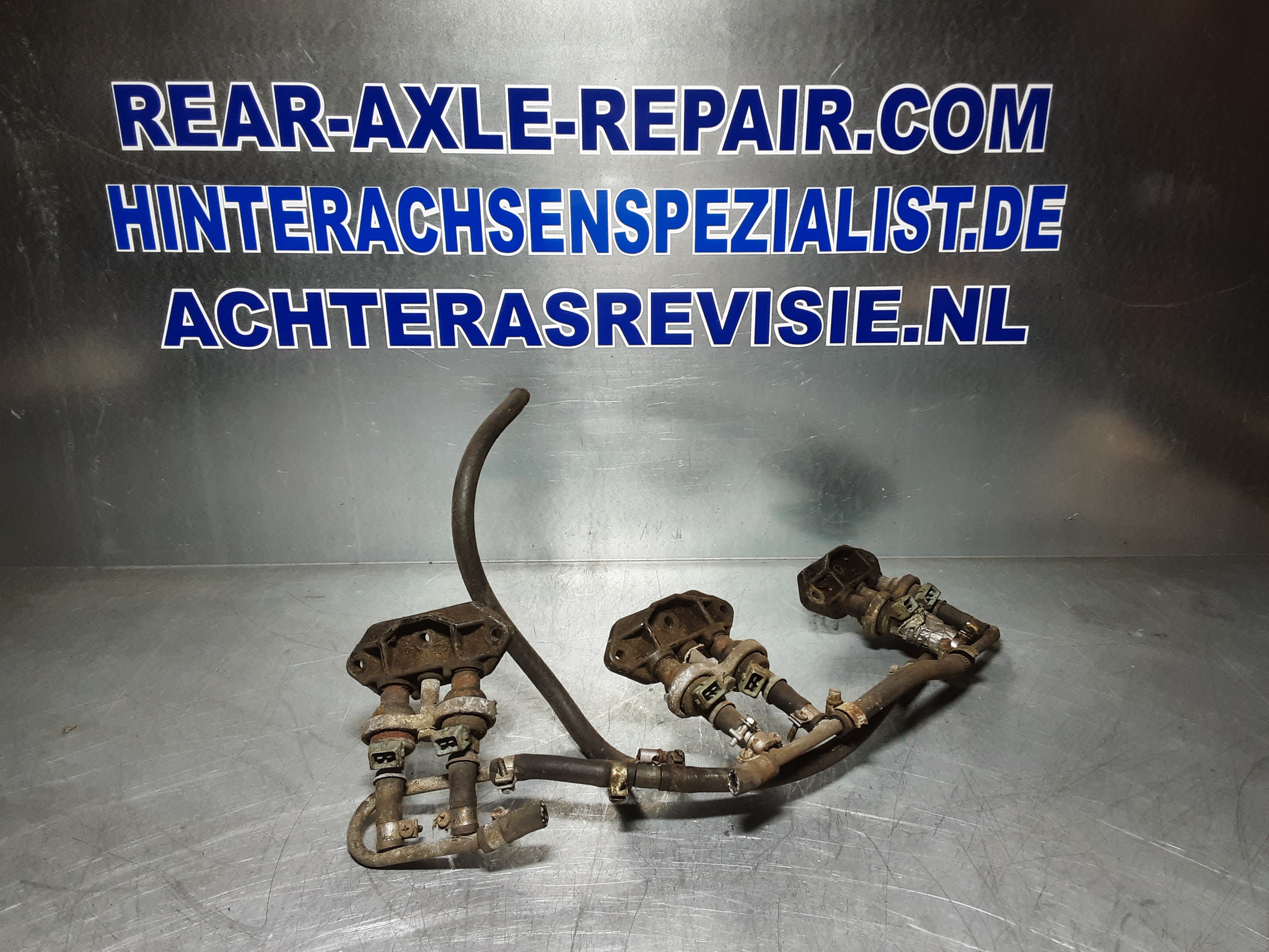 Injectiegedeelte met zes groene injectoren Opel CIH motor.