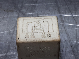 Relais 74501, 12 volt, 20 ampere.