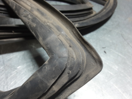 Achterraam rubber Opel Manta B.