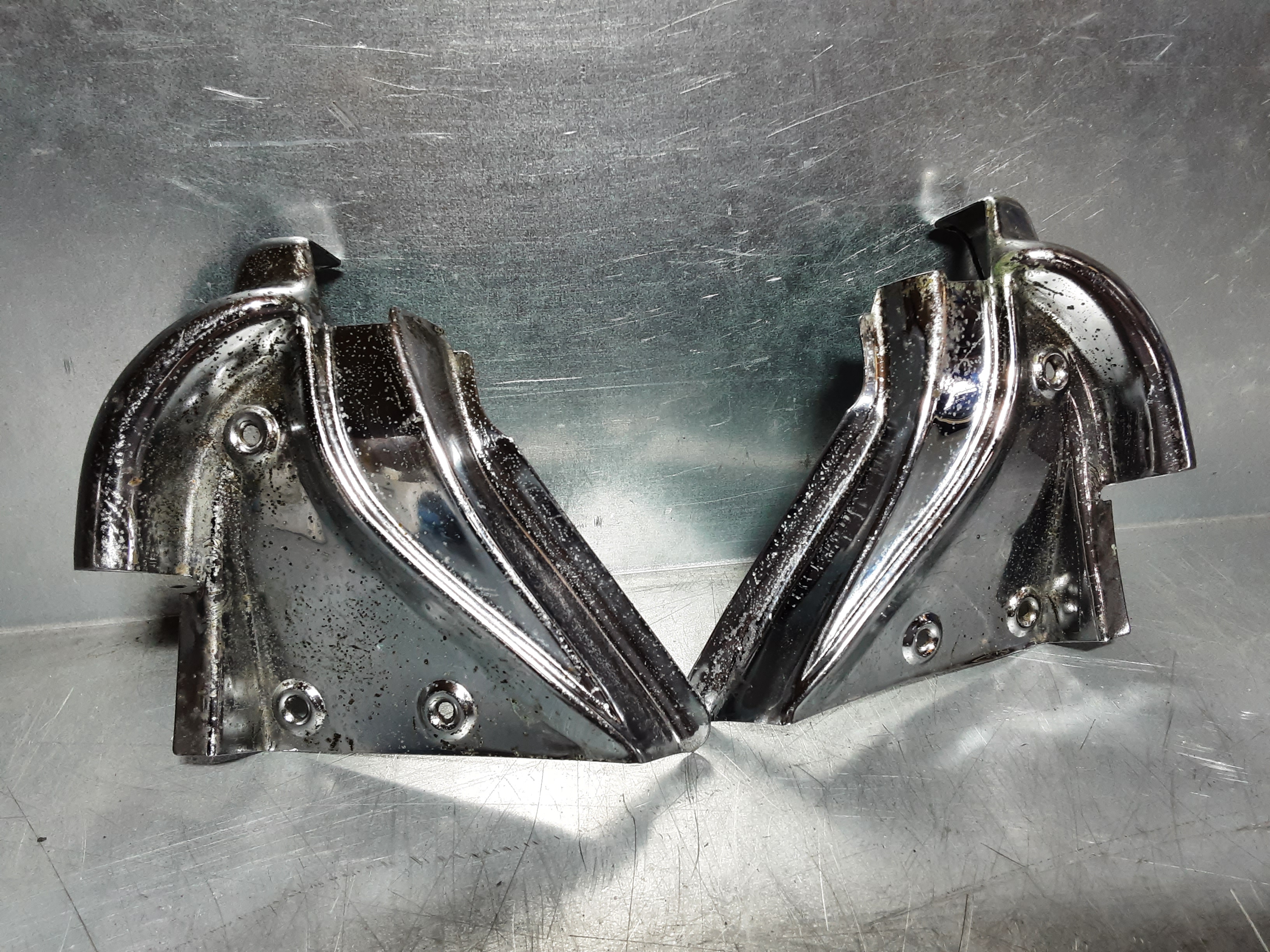 Beschermplaat deurstijl Opel Manta A, chroom.