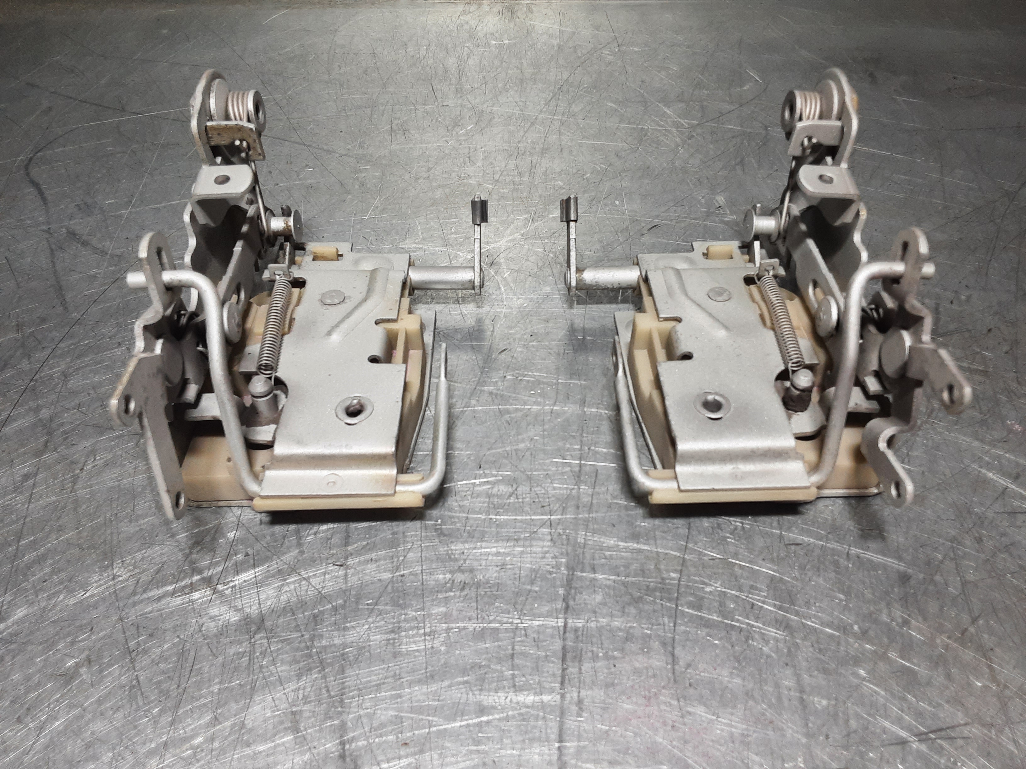 Deurmechaniek Opel Ascona B, Opel Manta B, links en rechts.