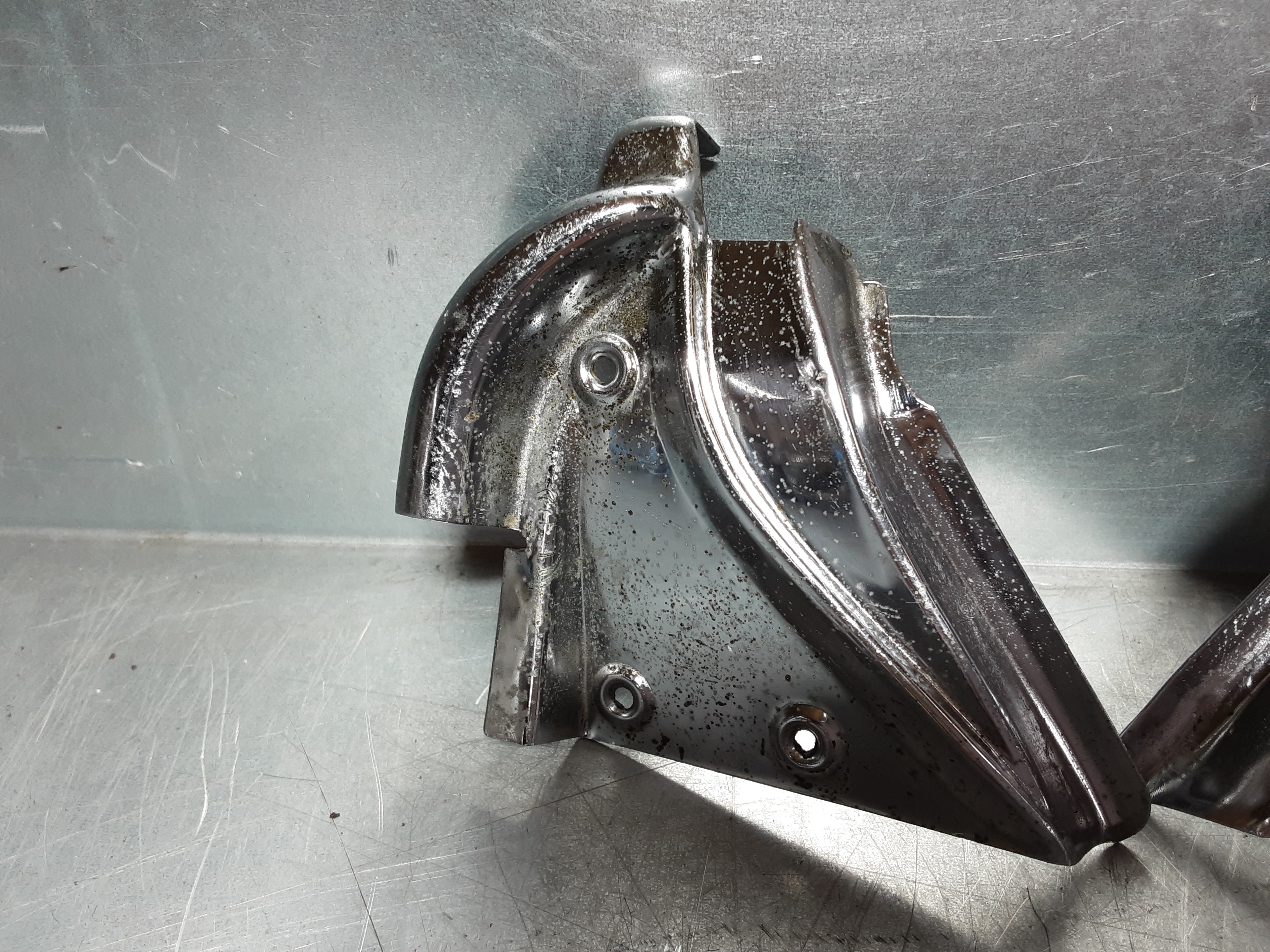 Beschermplaat deurstijl Opel Manta A, chroom.
