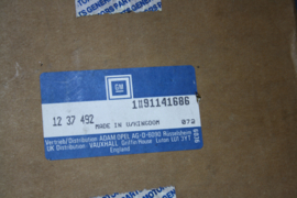 Opel Frontera raam/zijruit motor van een 4 deurs model.