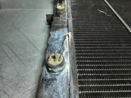 Radiator van een Opel Commodore C 2.5E Station automaat en airco.