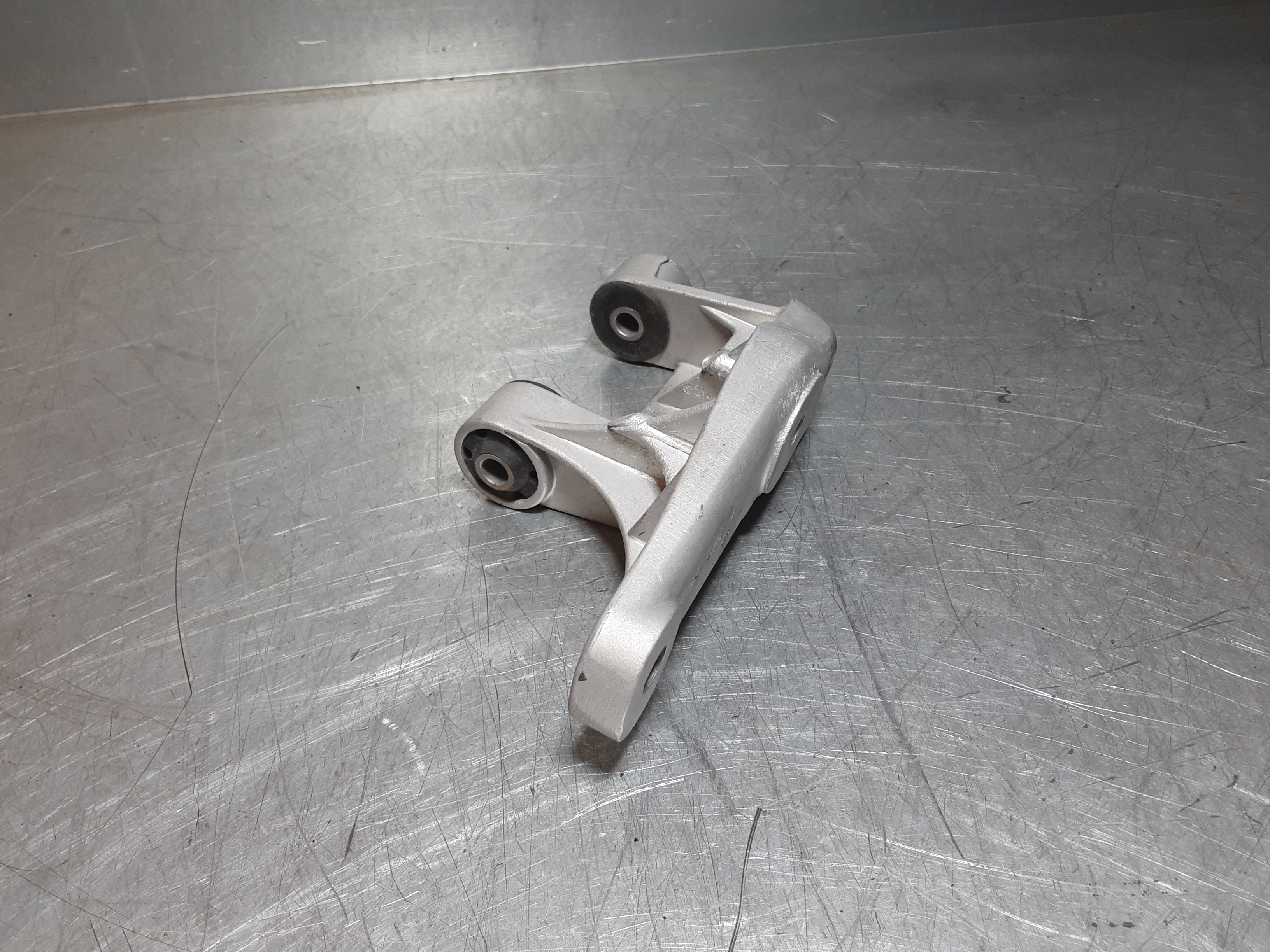 Dynamosteun voor Opel GT, Opel Rekord C D E, Opel Manta A, Manta B.
