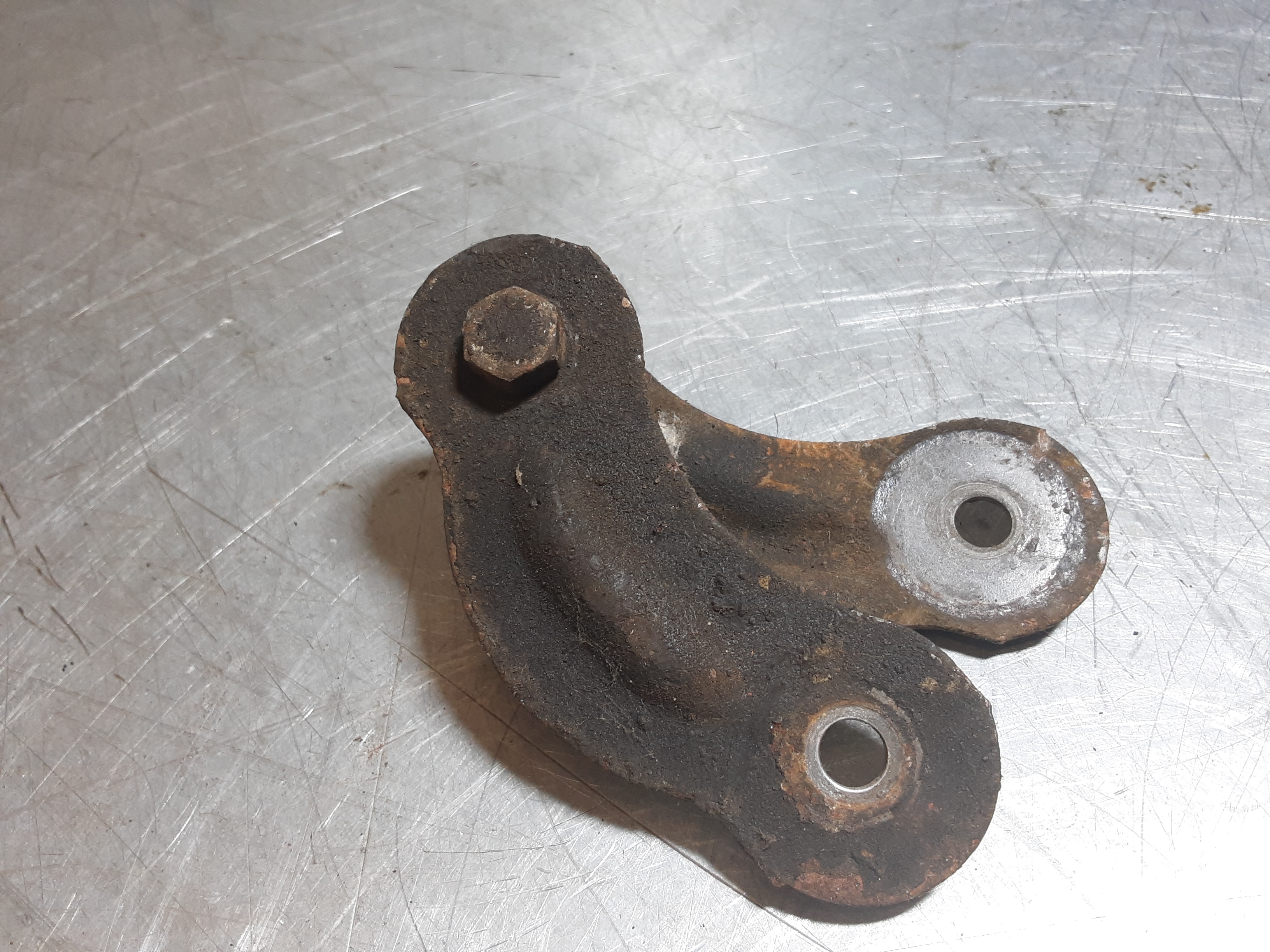 Beugel stabilisatorstang achteras Opel Ascona A, Manta A, Manta B1.