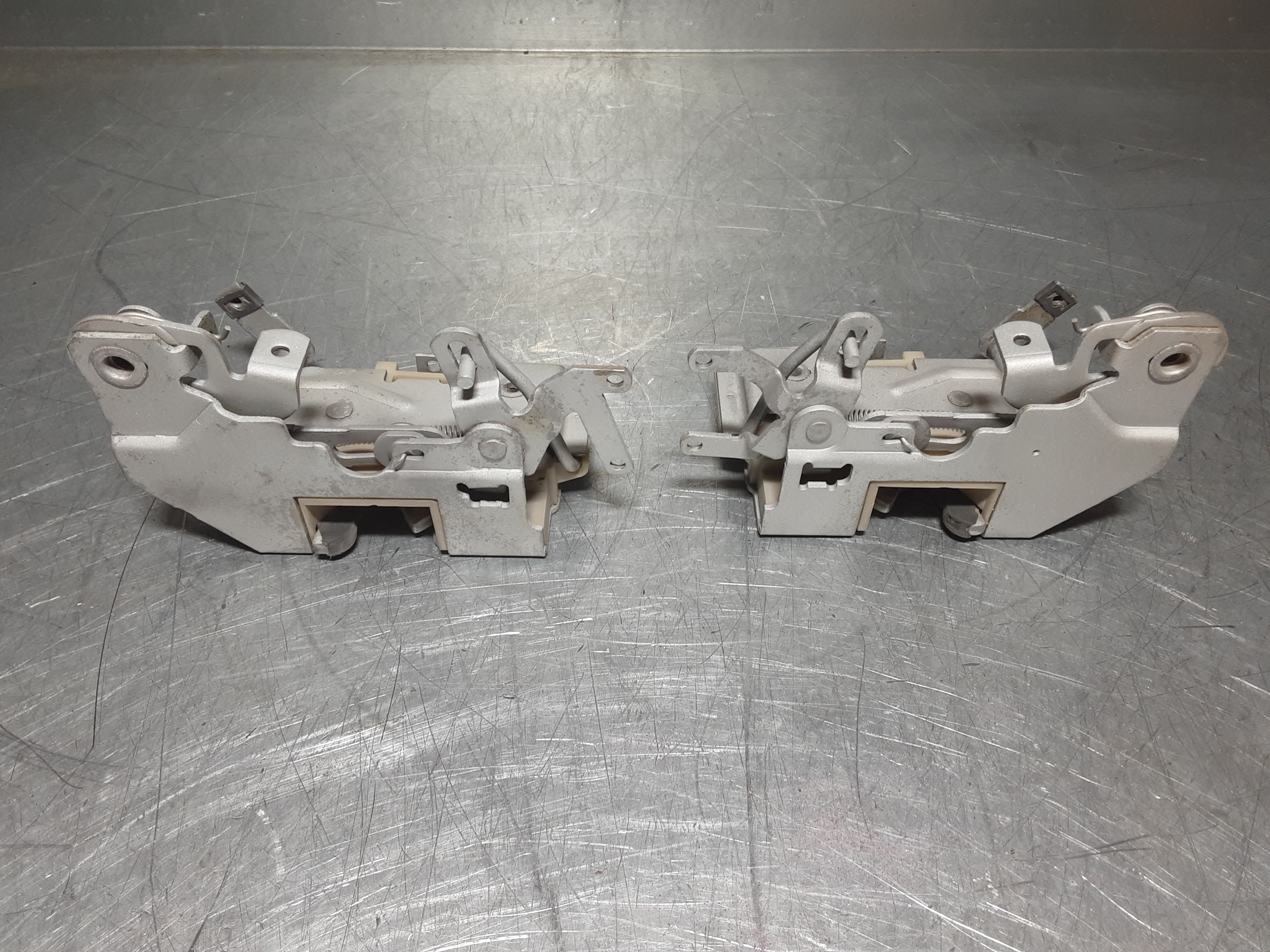 Deurmechaniek Opel Ascona B, Opel Manta B, links en rechts.