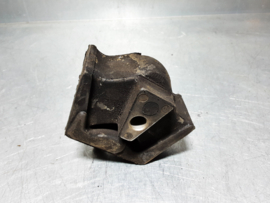 Motorrubber Opel Kadett D 12S OHC en 13 voorzijde links.