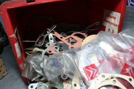 A whole batch of gaskets, Citroen/Peugeot and others