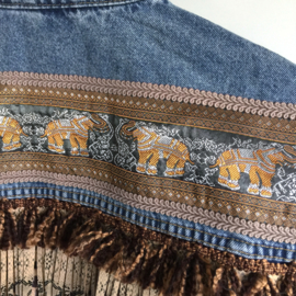 Versierd spijkerjasje met olifanten en luipaardprint