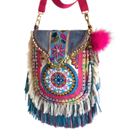 Ibiza crossbody bag colored with fringes and jeans