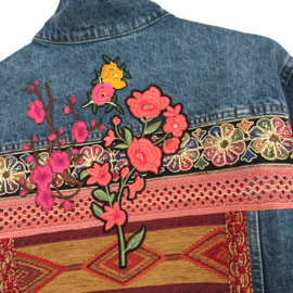 Versierd spijkerjasje Aztec stijl met bloemen patches