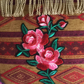 Gypsy schoudertas met bloemen patch en franje