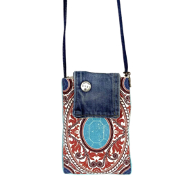 Boho stijl telefoontasje in koraal rood met turquoise patroon met jeans zakje