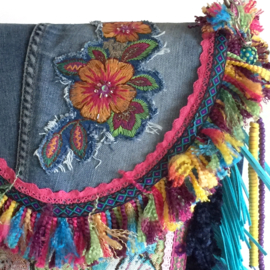 Ibiza crossbody colored with flower patch and fringes