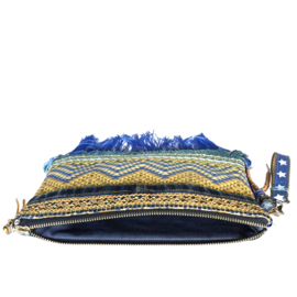 Boho clutch in blauw en oker geel met franje