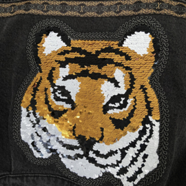 Versierd spijkerjasje zwart met tijgerkop applicatie en luipaard stof