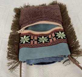 Telefoontasje westernstijl met buffelkoppen, franje en jeansklepje