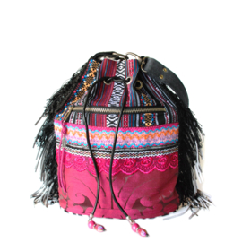 Ibiza bucket bag fuchsia black with fringe