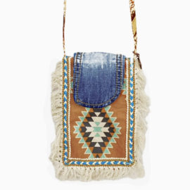 Telefoontasje in boho western stijl met Navajo patroon en jeans klepje