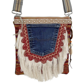 Crossbody tas in Aztec style met rood en kaki met jeans-zak en franje