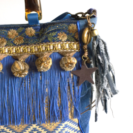 Boho handtas in blauw geel met franje en jeans