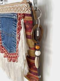 Crossbody tas in Aztec style met rood en kaki met jeans-zak en franje
