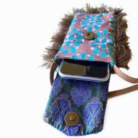 Telefoontasje in boho western stijl met franje in bruin petrol