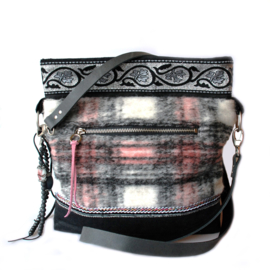 Checkered crossbody woolly fabric in pink grey