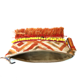 Boho clutch in oranje en gele stof in Ibiza stijl