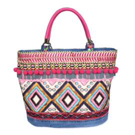 Grote Ibiza handtas in roze en blauw met pompons