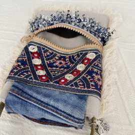Telefoontasje bohemian stijl met bloempatroon met Swarovski en tijgeroog