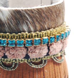 Boho western armband leer koeienvacht met Swarovski en franje