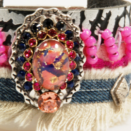 Boho armband van leer met oude jeans, concho met Swarovski en kraaltjes