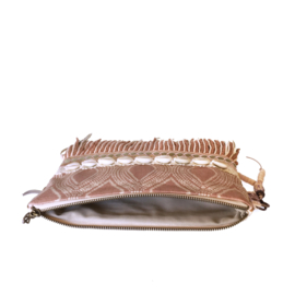 Clutch beach stijl met schelpen in oud roze stof