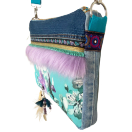 Boho Bloem Crossbody in turquoise met lila met gerecyclede jeans