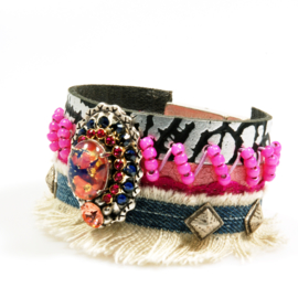 Boho armband van leer met oude jeans, concho met Swarovski en kraaltjes