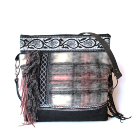 Checkered crossbody woolly fabric in pink grey