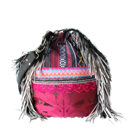 Ibiza bucket bag fuchsia black with fringe