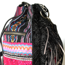 Ibiza bucket bag fuchsia black with fringe