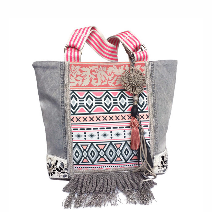 Grote handtas van licht grijze oude spijkerstof en roze Aztec stof
