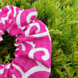 Scrunchie - roze met karakusa patroon
