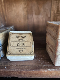 Amberblokje  Musk in to the wood