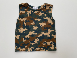 Tricot stretch mouwloos shirt camouflage