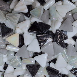 Glasmozaiek Driehoekjes 10 mm per 250 gram Mix Zwart/Wit/Grijs 307